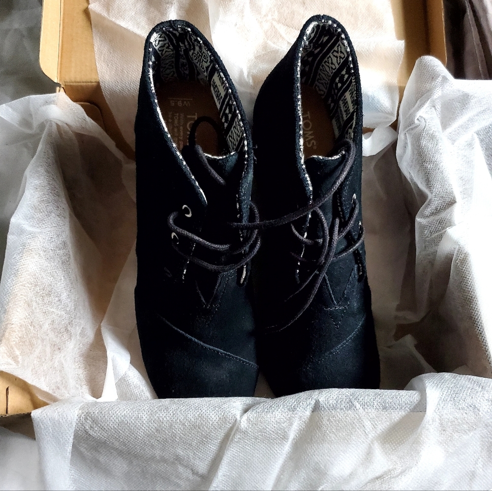 Toms Booties - Picture 5 of 9